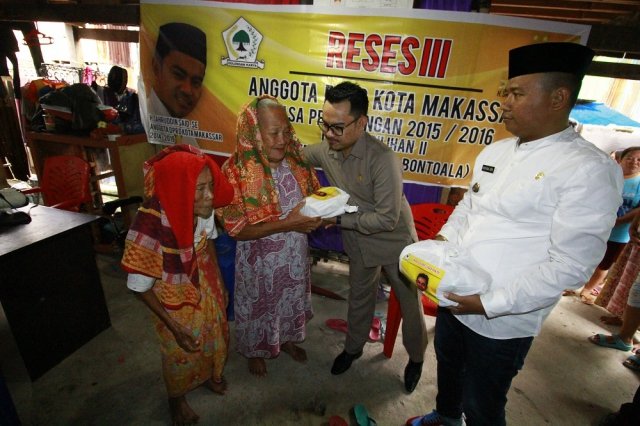 Anggota Komisi B DPRD Makassar, H. Sahruddin Said (F-Golkar) siang ini Rabu, 29/06/16, melakukan Kunjungan Ramadhan Jl. Sultan Abdullah I, di ORW 04, Kelurahan. Tallo, Kecamatan. Tallo.