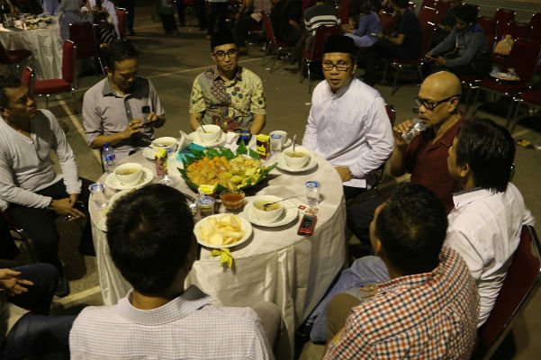 Komisi B DPRD Kota Makassar Kamis, (30/06/2016). menggelar acara Buka Puasa bersama di Lapangan Tennis DPRD Makassar, Jl. AP.Pettarani