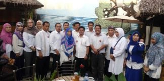 Forum Dosen Indonesia (FDI) termasuk pengurus daerah pertama di Indonesia yang dilantik. Prosesi pelantikan pegurus periode 2016-2018 dilakukan Ketua DPP FDI Ir Gatut Rubiono MT di Café Tosil Jl. Hertasning Makassar Sabtu (23/7/2016).