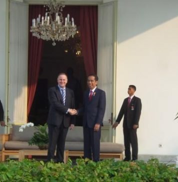 Presiden Joko Widodo saat menerima tamu negara Perdana Menteri Selandia Baru John Key di Istana Merdeka, Senin (18/7/2016). (foto:kps)