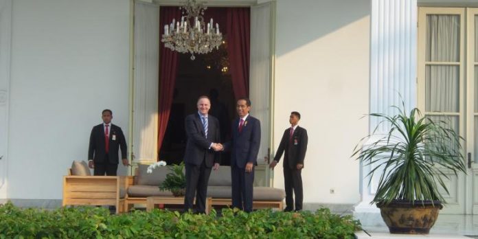 Presiden Joko Widodo saat menerima tamu negara Perdana Menteri Selandia Baru John Key di Istana Merdeka, Senin (18/7/2016). (foto:kps)