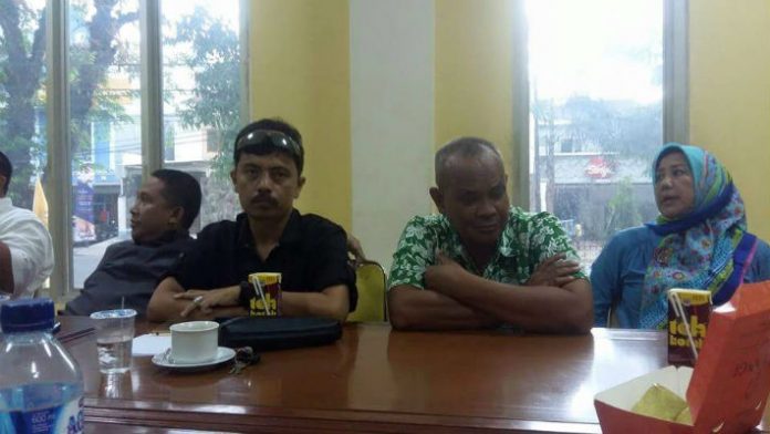 Ketua dan Sekretaris Panitia, Farouk dan Sudirma Muhammadiyah pada rapat pemantapan panitia. (foto:humas panitia)