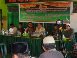 Dialog Tokoh Umat dan Dai Sulawesi Selatan yang mengangkat tema “Menggalang Persaudaraan di dalam Keanekaragaman Guna Tegaknya Syariat”, dengan sub Teba, “Washatiyah dan Ukhuwah Umat Menghadapi Radikal Ekstrim Teroris , Ahad (13/8/2016) di rumah makan wong Solo, jalan Sultan Alauddin, Makassar.
