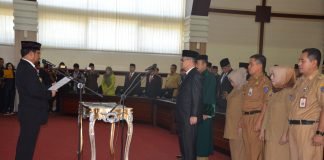 Gubernur Sulsel, DR. H. Syahrul Yasin Limpo melantik Irman Yasin Limpo sebagai Kepala Dinas Pendidikan Sulsel, di Ruang Rapat Pimpinan Kantor Gubernur, Senin 5 September 2016