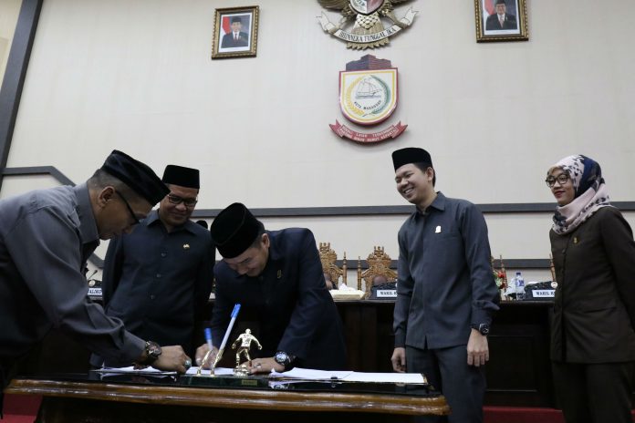 pengesahan-apbd-p-2410