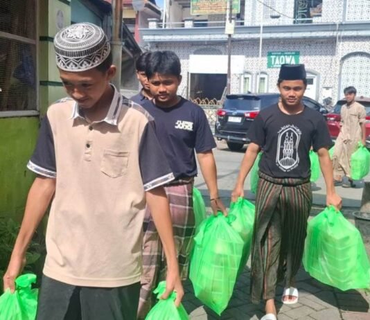 Santri Ponpes Yayasan Masjid Taqwa Dapat 150 Menu dari BAZNAS Makassar